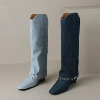 2023 Новая женская джинсовая юбка с заклепками, осенне-зимние короткие плюшевые сапоги до колена в стиле ретро на низком каблуке, джинсовая обувь в западном стиле на наклонном каблуке